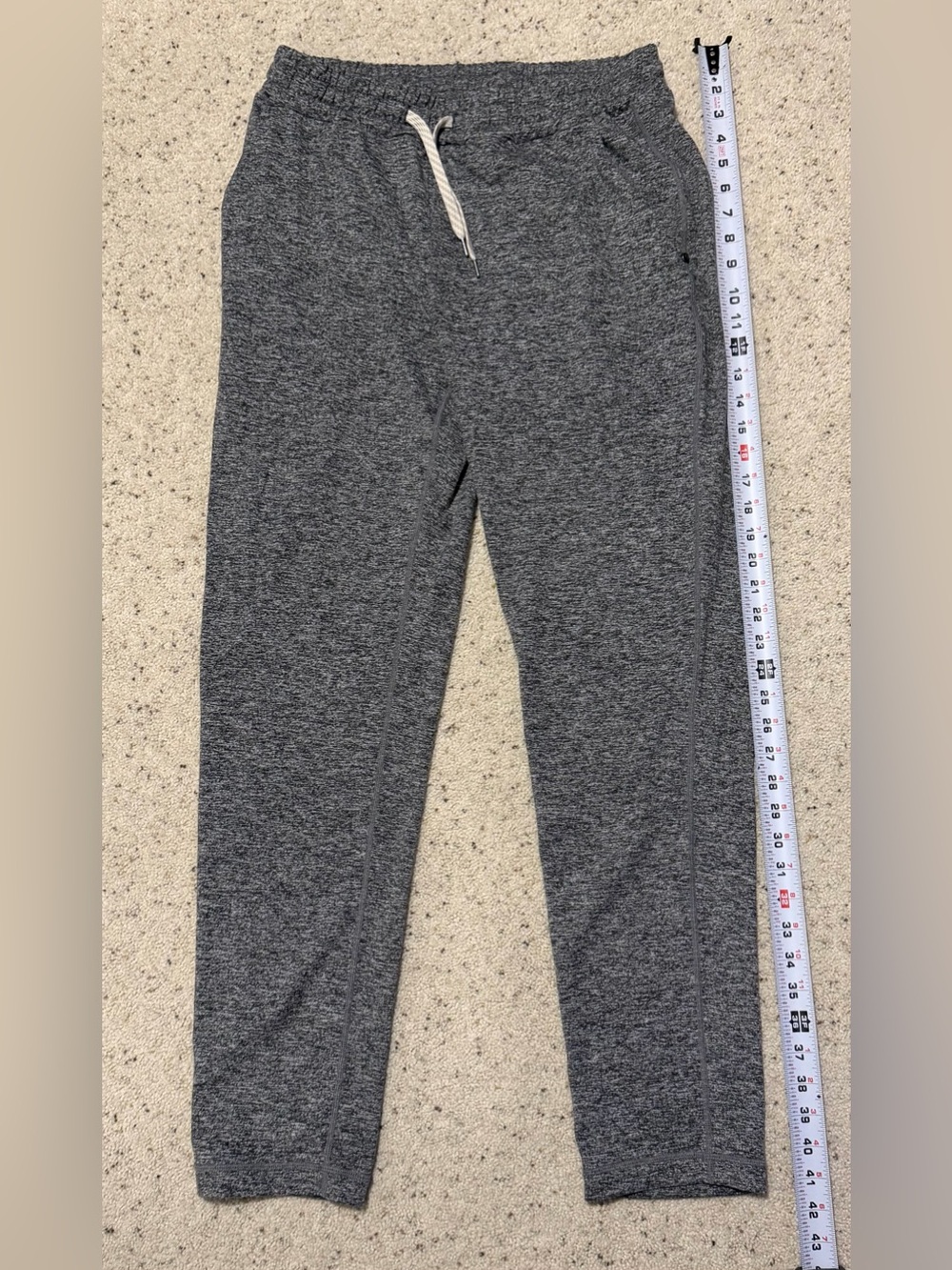 Vuori Men's Gray Heather Jogger Sweatpants large